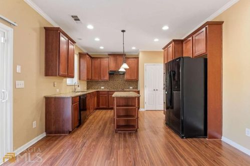 5665 Baffin Rd, Atlanta GA  30349-7051 exterior