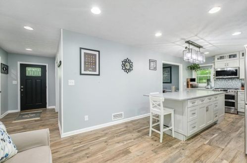 6869 Lockridge Dr, Atlanta GA  30360-1514 exterior