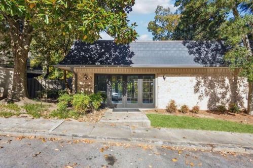 74 Montre Sq, Atlanta GA  30327-4044 exterior