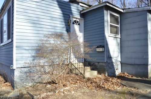 7 Parker Rd, Mount Arlington, NJ 07856-1021