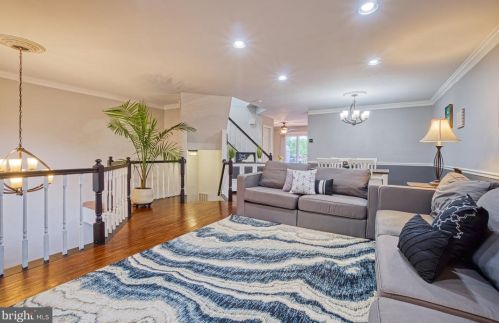 886 Tall Oaks Sq, Leesburg, VA 20175-8946