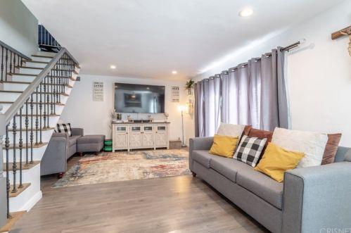 2418 Royal Ave, Simi Valley CA 93065-4759 exterior