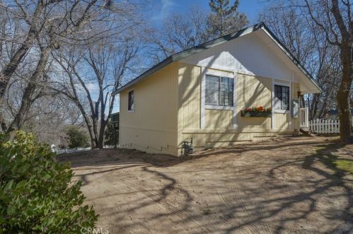 1625 Edge Cliff Dr, Lake Arrowhead, CA 92352-9710
