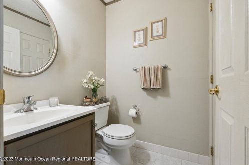 5 Phoenix Ct, Tinton Falls NJ  07712-7773 exterior