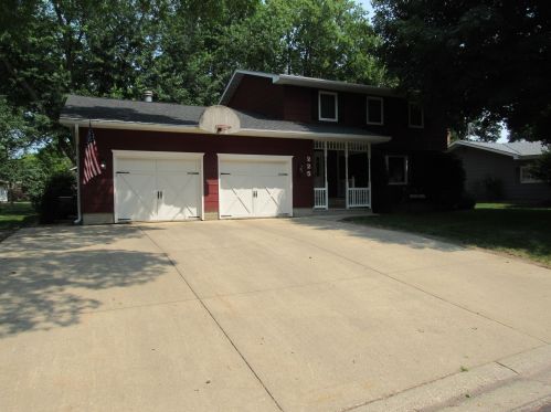 225 Tanglewood Ln, Blue Earth, MN 56013-1653