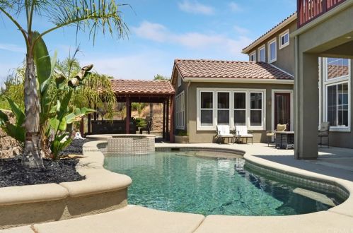 13595 Canyon Crest Rd, Yucaipa, CA 92399-5825