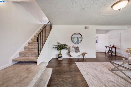 2371 Arf Ave, Hayward, CA 94545-4106