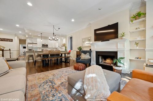 3216 Ravenswood Ave, Chicago, IL 60657-7710