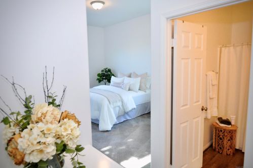 33770 Summit View Pl, Temecula CA  92592-5636 exterior