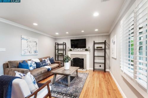 120 Collins Ct, Concord CA  94523-4107 exterior