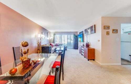 110 Old Oak Dr, Buffalo Grove, IL 60089-3652
