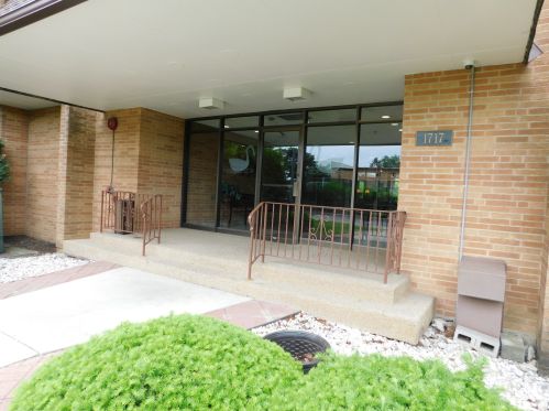 1717 Crystal Ln, Mount Prospect, IL 60056-5459