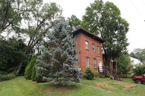7 Maple St, Middletown, CT 06457-3816