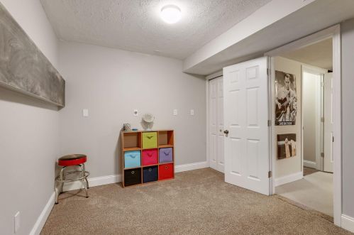 9063 Glacier Rd, Saint Paul MN  55125-3467 exterior