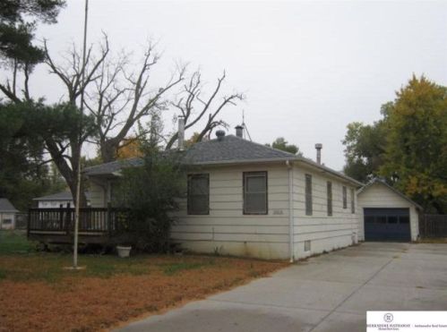 24216 Crown Point Ave, Valley, NE 68064-1650