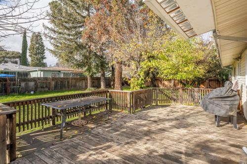 3990 Eastside Calpella Rd, Ukiah CA  95482-9559 exterior