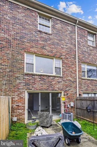 8410 Penshurst Dr, Springfield VA  22152-1137 exterior