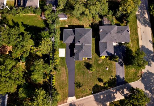 54 Naperville Rd, Willowbrook IL  60514-1021 exterior