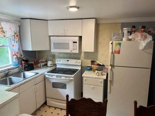 271 Pope Dr, Holly Springs, GA 30114-8545