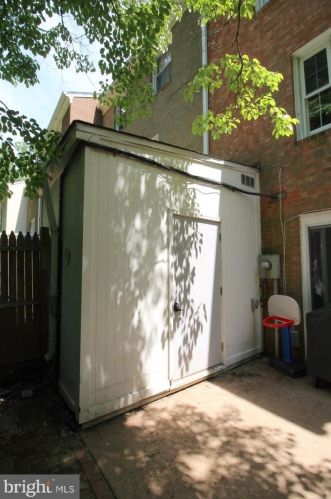 7676 Tiverton Dr, Springfield VA  22152-2018 exterior