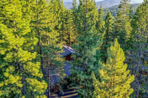 11114 Mougle Ln, Truckee CA  96161-6105 exterior
