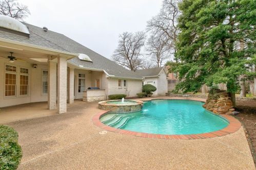 8301 Thorndyke Dr, Fort Worth TX  76182-8632 exterior