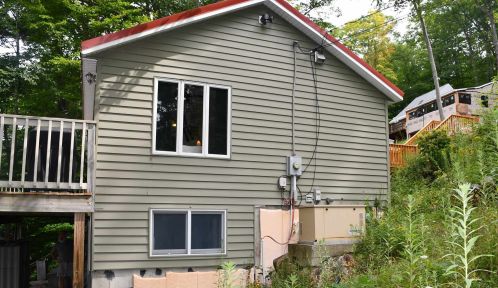 178 Shore Dr, Weare, NH 03281-4439