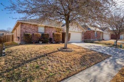 4932 Water Ridge Ln, Fort Worth TX  76179-4239 exterior