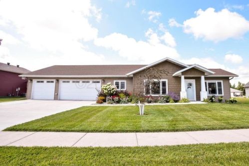 908 Summerwood Trl, Dilworth, MN 56529-1527