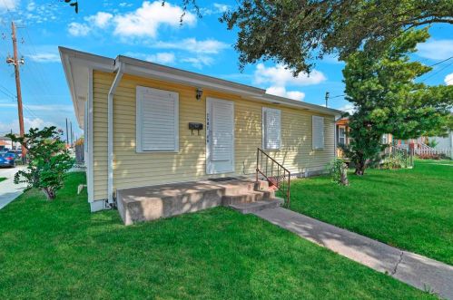 2502 40th St, Galveston, TX 77550-8615