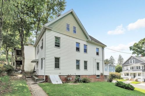 192 Myrtle St, Huntington CT  06484-4061 exterior