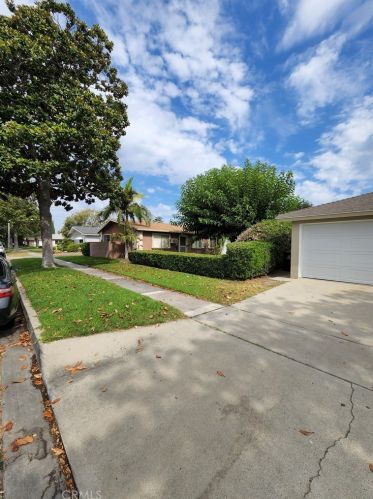 2109 Juno Ave, Anaheim CA  92804-4518 exterior