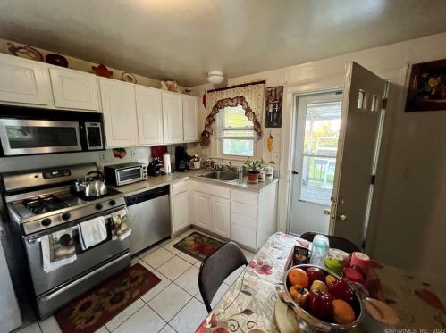22 Lowe St, Norwalk, CT 06854-3526