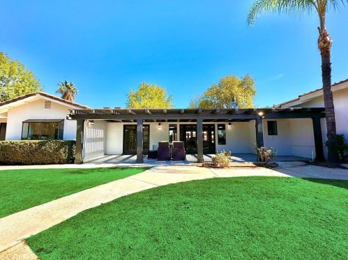 16685 Bonanza Dr, Riverside CA  92504-5706 exterior