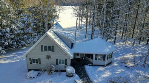 20 Snappers Cove Rd, Belgrade, ME 04917-3233