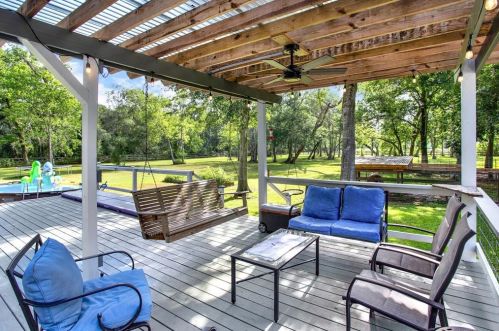 411 County Road 28, Angleton TX 77515-9420 exterior