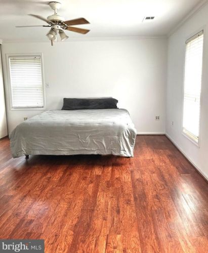 5076 Queens Wood Dr, Springfield VA  22015-1530 exterior