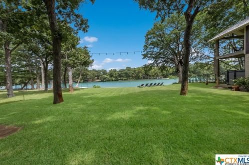 332 Mdw Lk Dr, Seguin TX 78155-9206 exterior