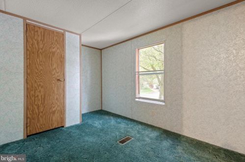 207 Sunningdale Ct, Lancaster PA  17603-2185 exterior