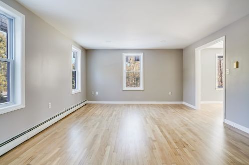 1 Cherokee Ct, Londonderry NH  03053-2635 exterior