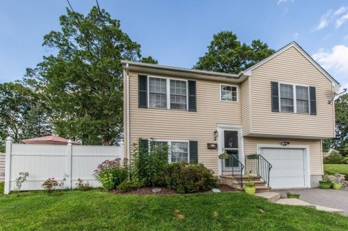 2 Dunbar Ave, Providence, RI 02904-3213