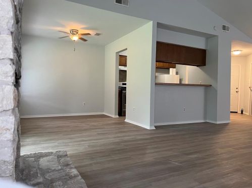 8906 Creekmont Cv, Austin TX  78748-5101 exterior