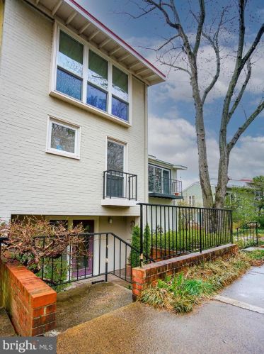 11426 Waterview Cluster, Herndon, VA 20190-4313