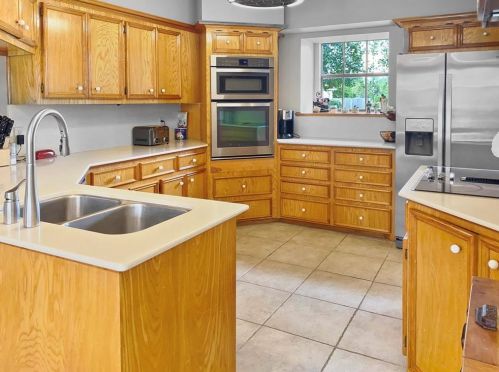 49 Colony Sq, Angleton TX 77515-3644 exterior