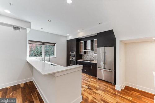 154 Front St, Philadelphia PA  19106-0020 exterior