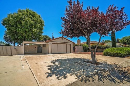 21200 Santa Barbara Dr, Tehachapi, CA 93561-8749