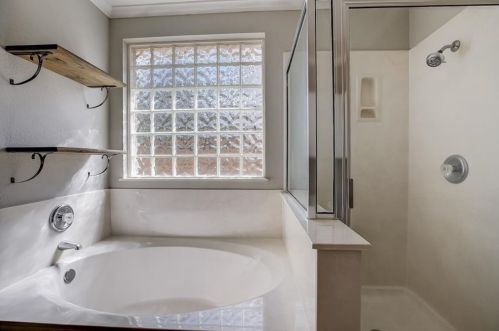 298 Spg Br Loop, Uhland TX 78640-5366 exterior