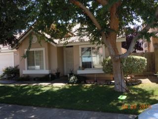 296 El Paso Ave, Clovis CA  93611-3802 exterior