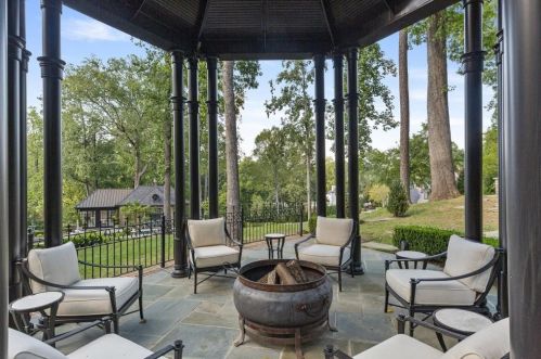 2860 Habersham Rd, Atlanta GA  30305-2959 exterior