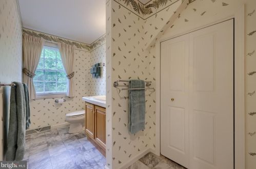 142 Bentley Ln, Lancaster PA  17603-6204 exterior